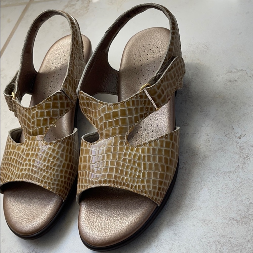 SAS Suntimer patent leather croc comfort sandals - Picture 3 of 8